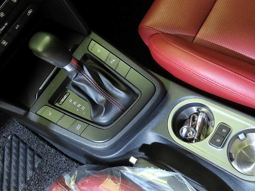 HYUNDAI Avante - Vista 12