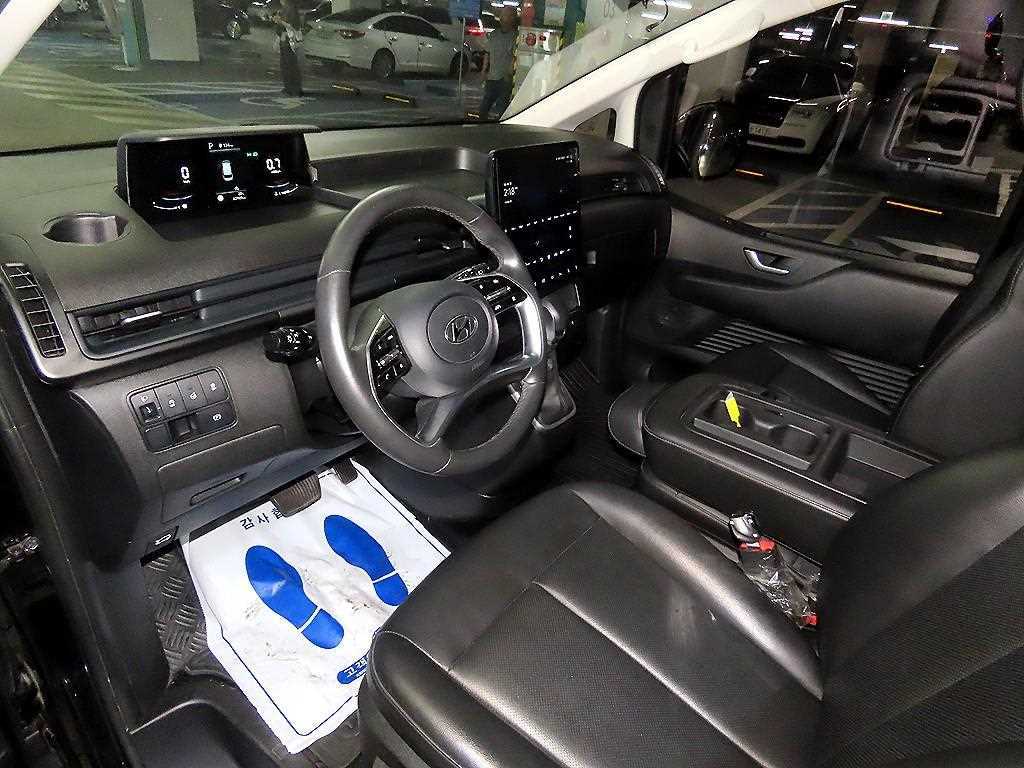 HYUNDAI Staria - Vista 10