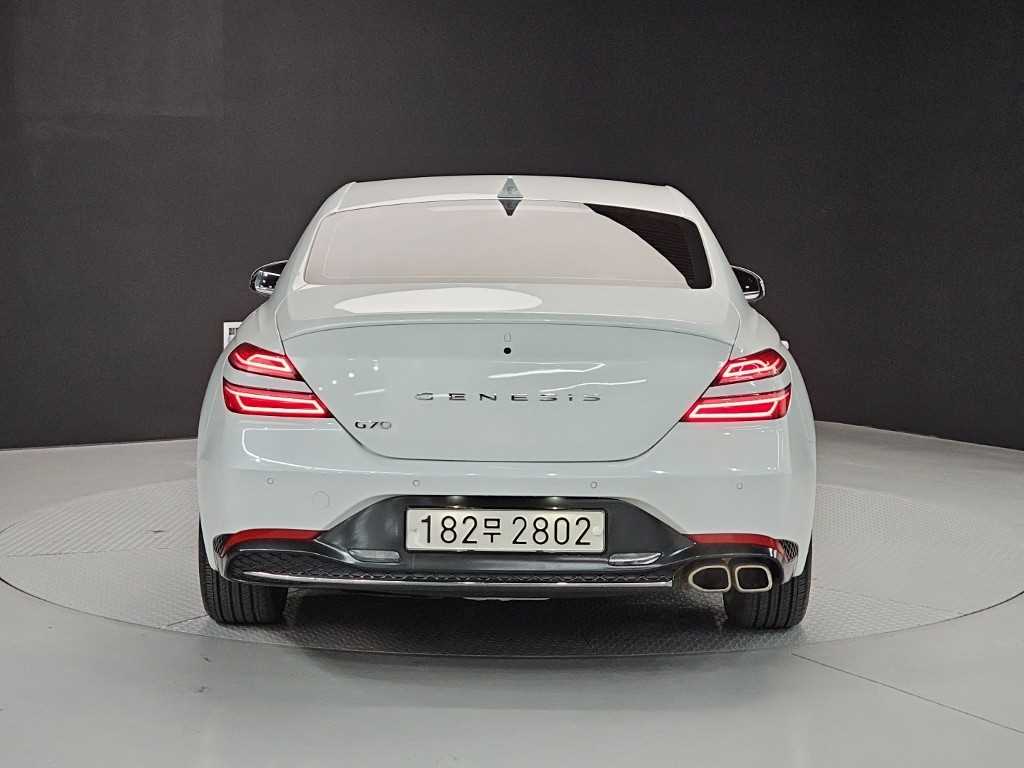 Genesis G70 - Vista 3