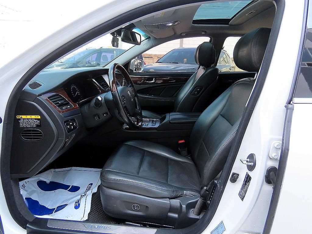 HYUNDAI Equus - Vista 5