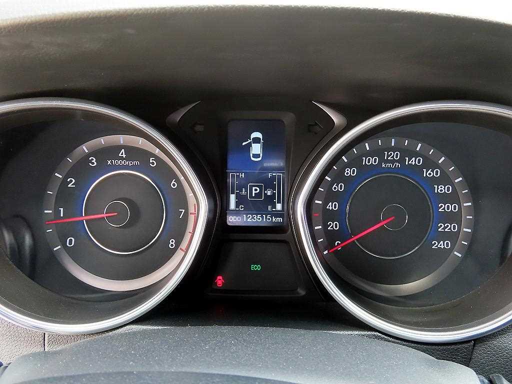 HYUNDAI Avante - Vista 9