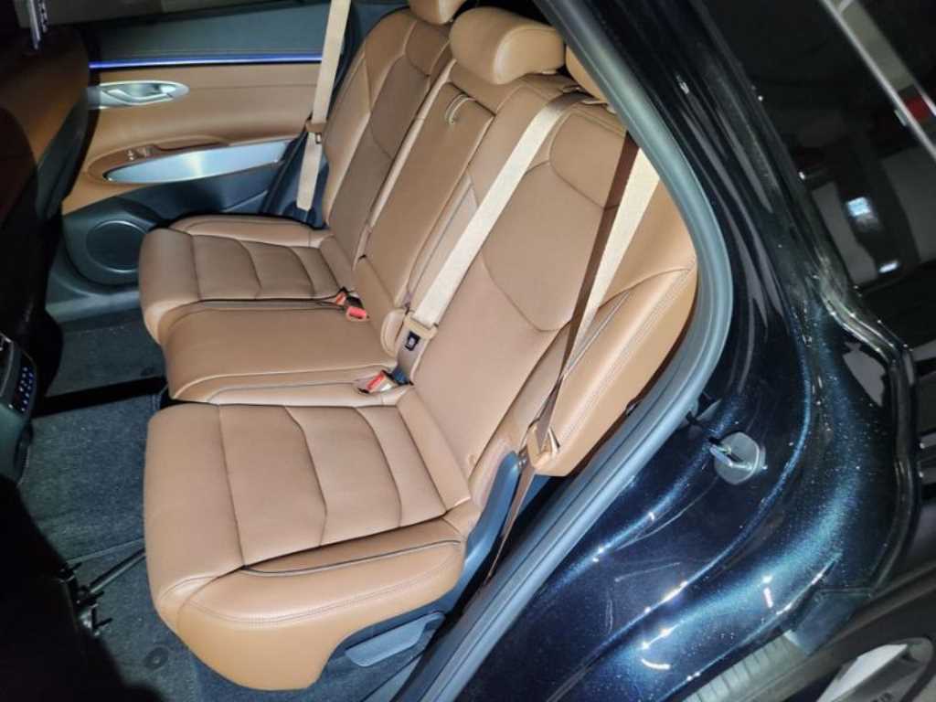 Genesis GV70 - Vista 6
