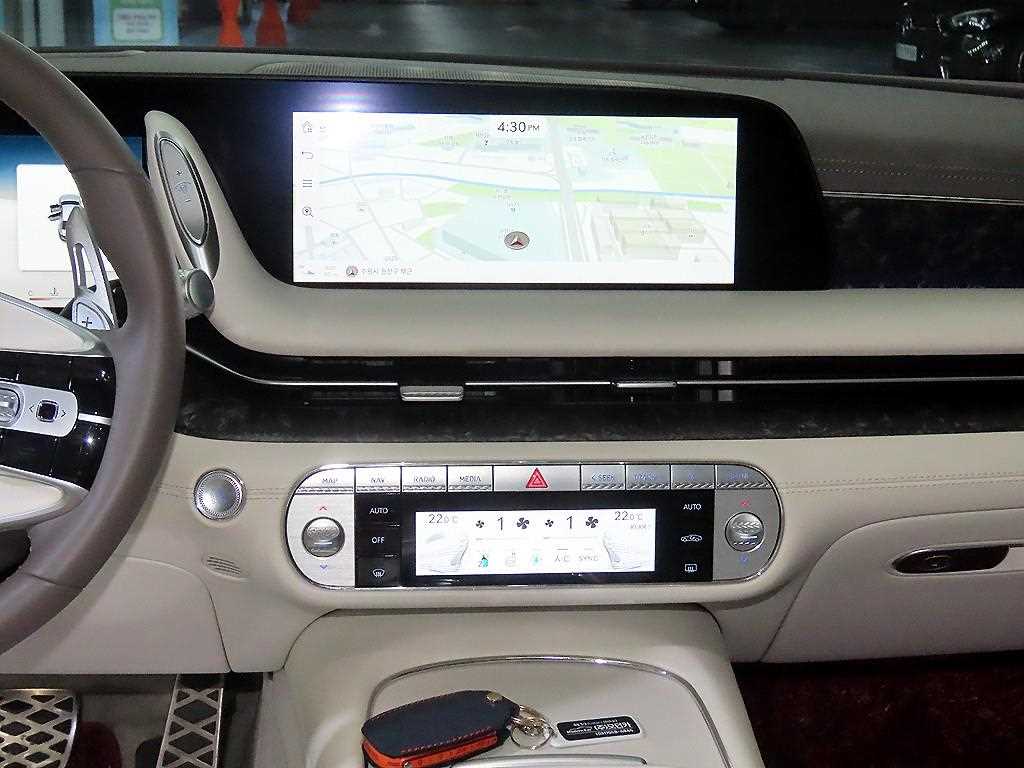 Genesis G90 - Vista 11
