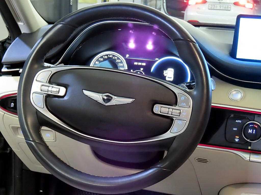 Genesis GV70 - Vista 8