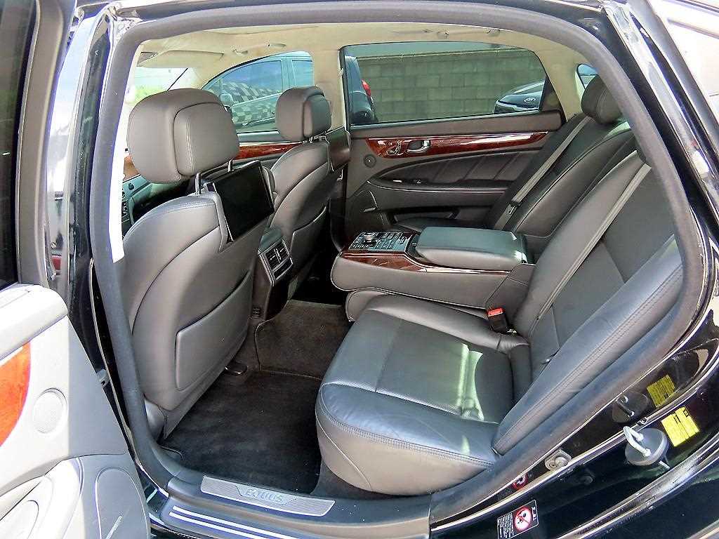 HYUNDAI Equus - Vista 6