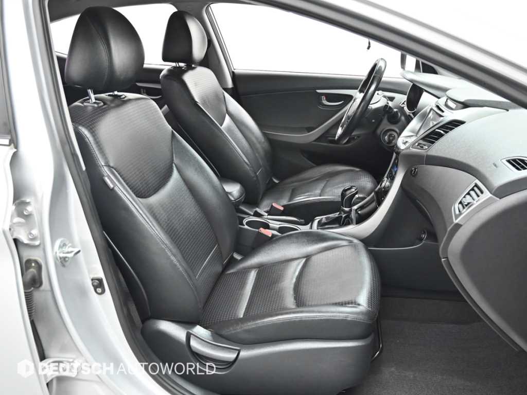HYUNDAI Avante - Vista 10