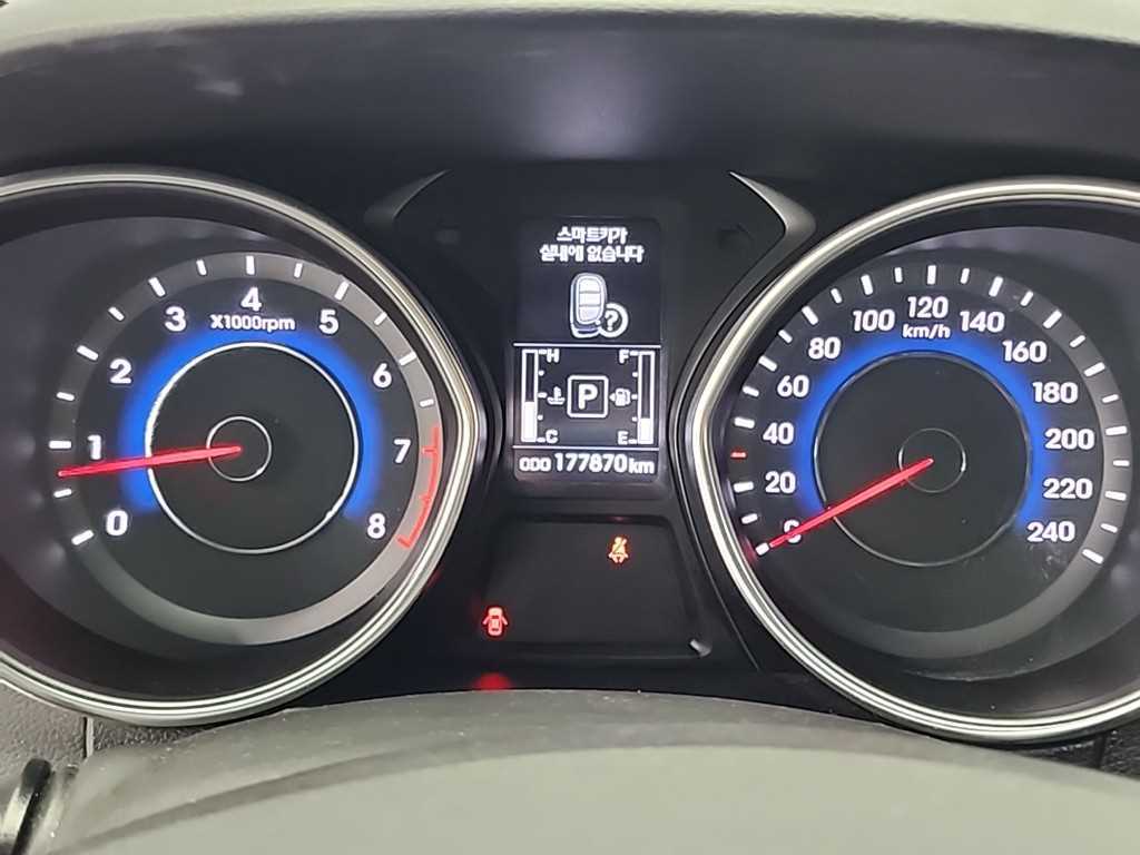 HYUNDAI Avante - Vista 6