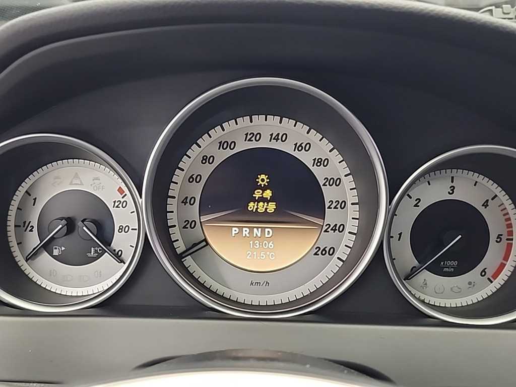 Mercedes Benz C Class - Vista 6