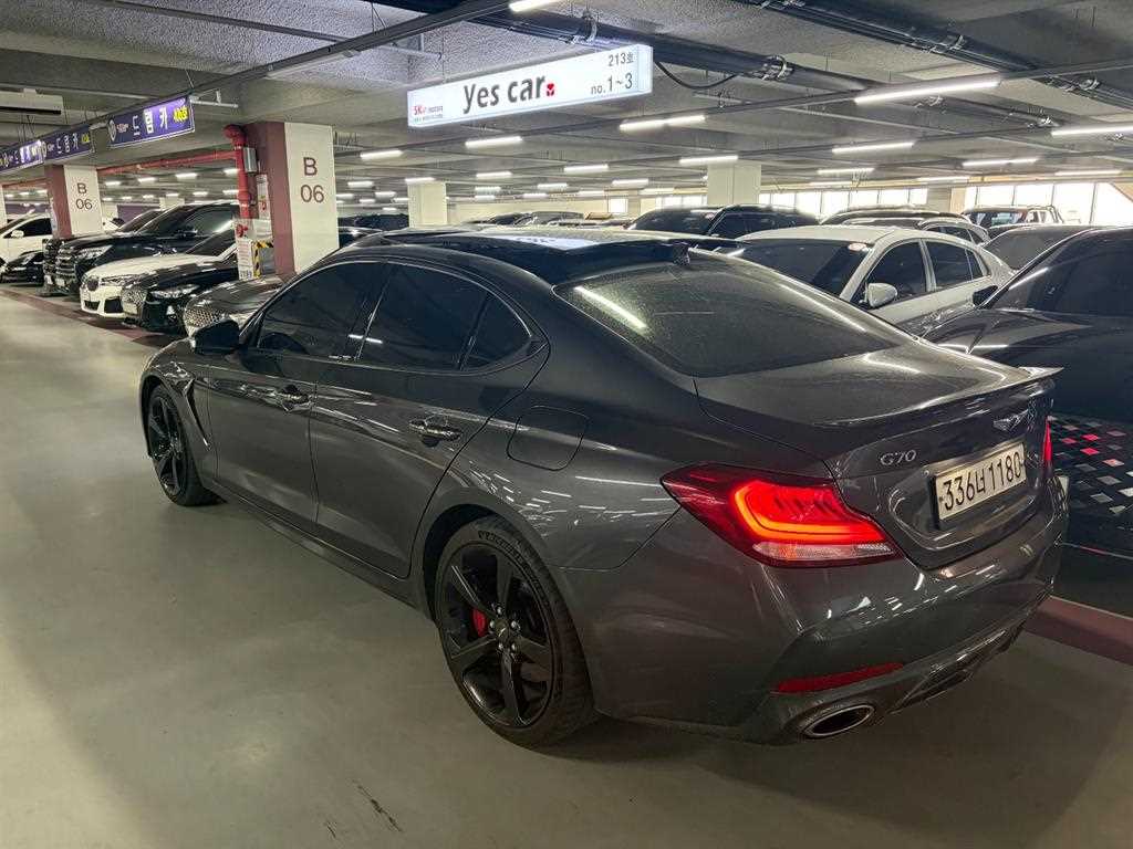 Genesis G70 - Vista 3