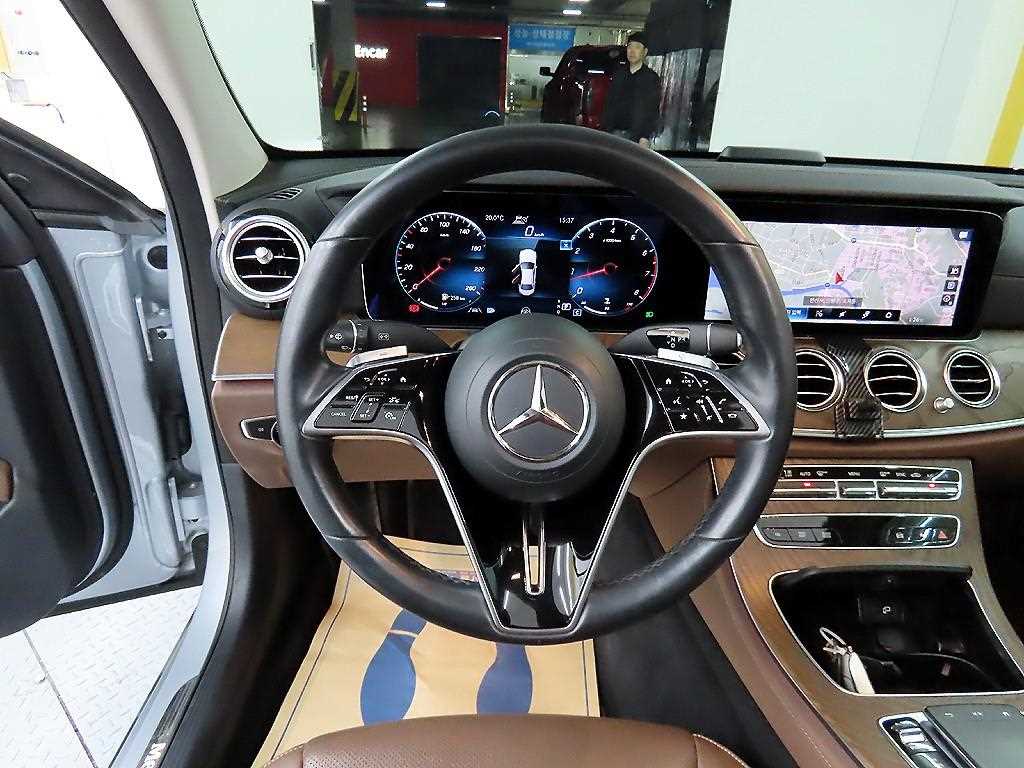 Mercedes Benz E class - Vista 9