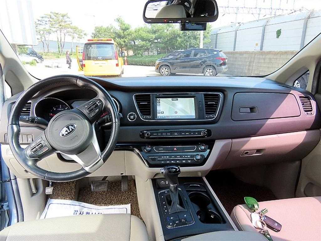 KIA Carnival 2016 - Importación desde Corea - HF Imports Iquique - Foto 1