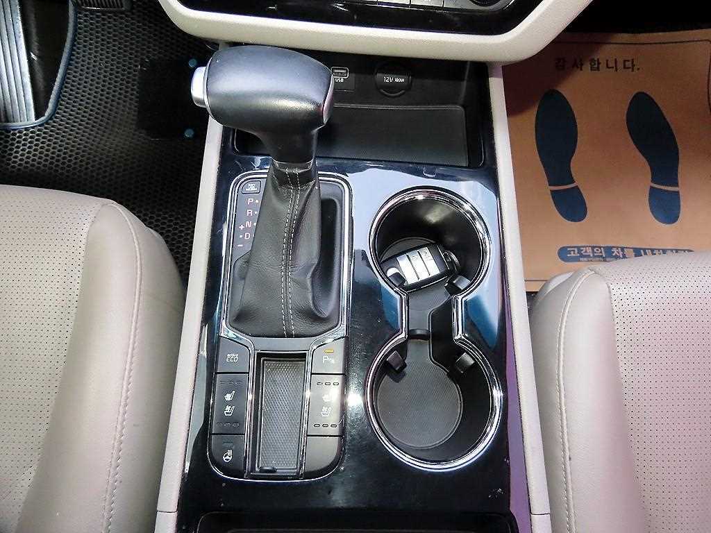 KIA Carnival - Vista 10