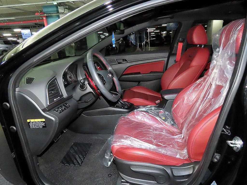 HYUNDAI Avante - Vista 6