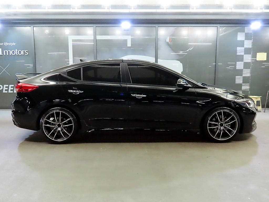 HYUNDAI Avante - Vista 3