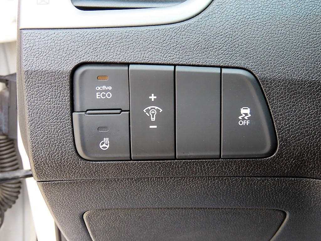 HYUNDAI Avante - Vista 12