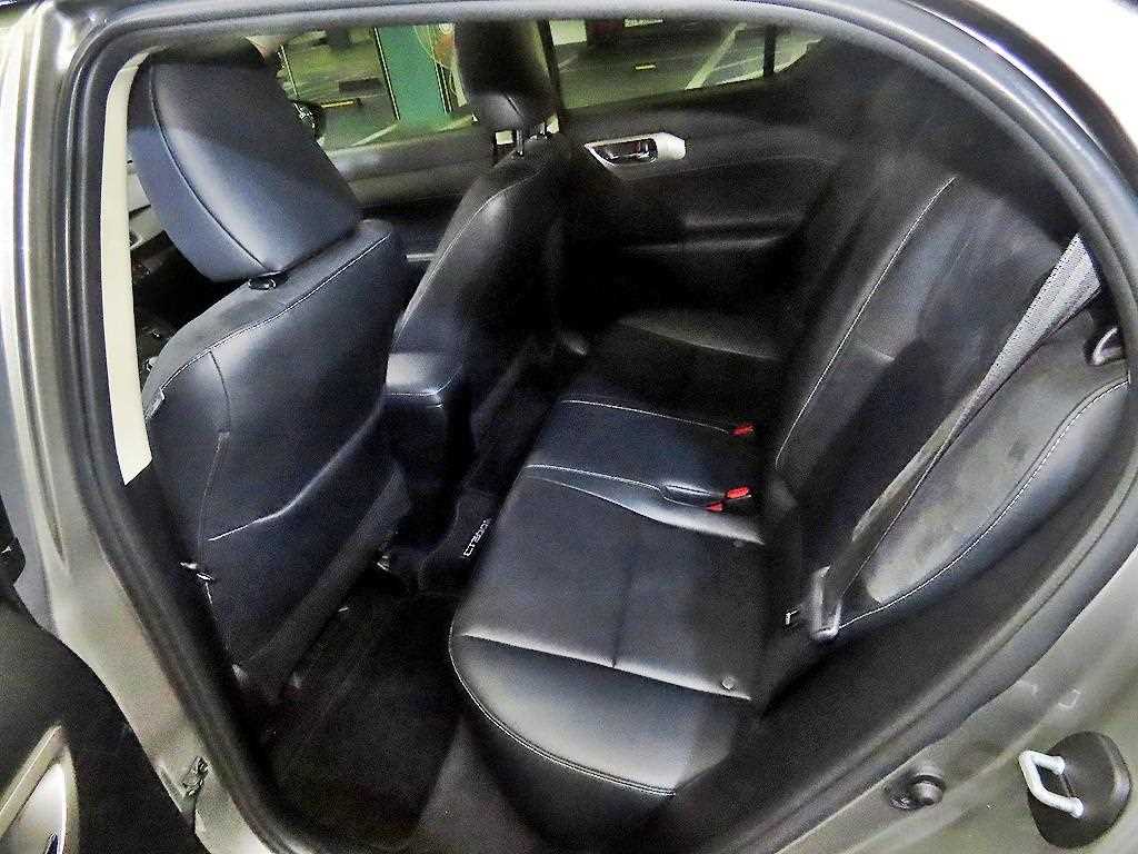 Lexus CT - Vista 7
