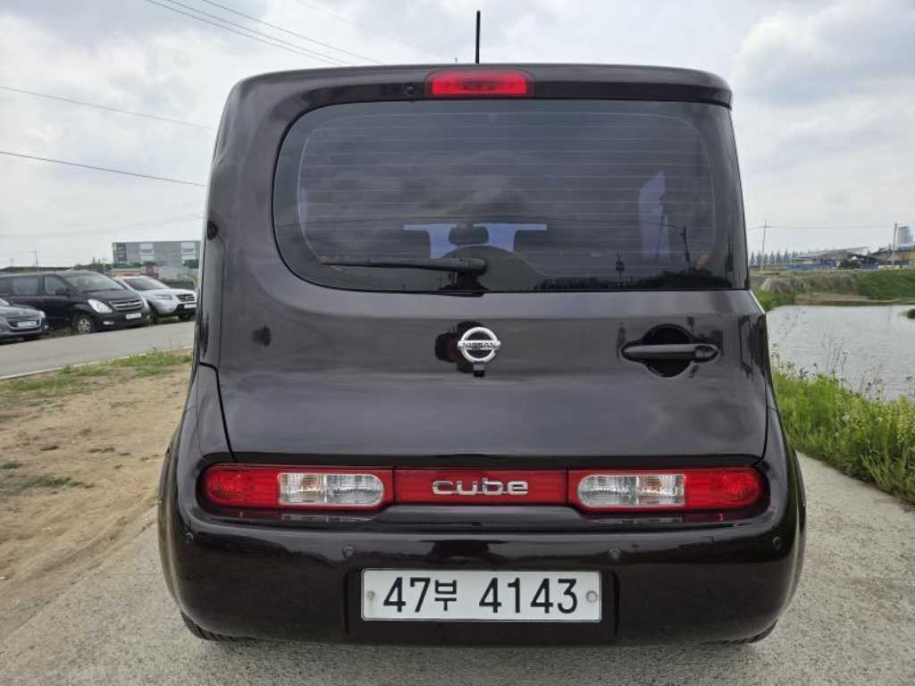 Nissan Cube - Vista 5