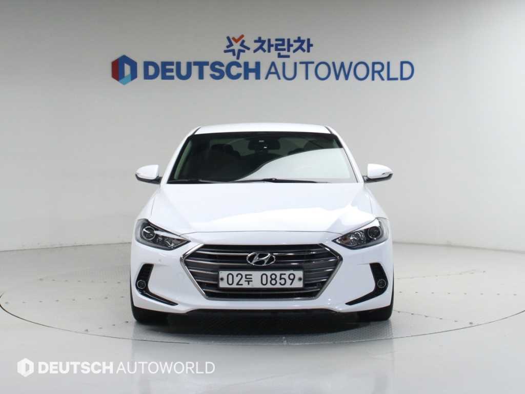 HYUNDAI Avante - Vista 3