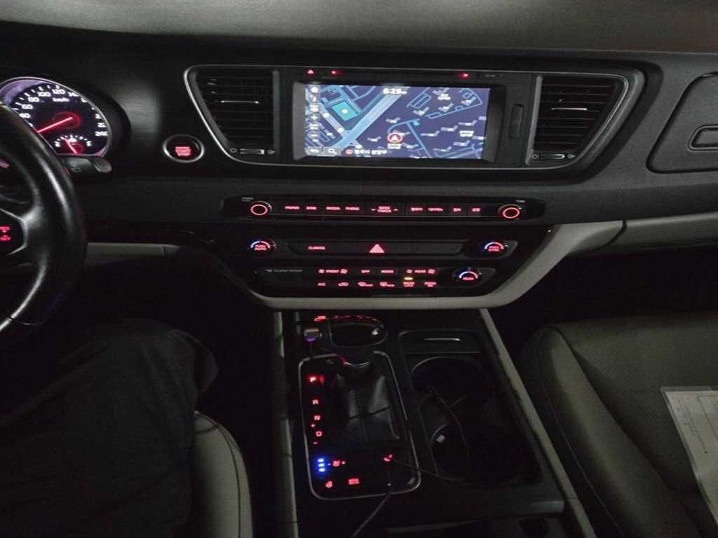 KIA Carnival - Vista 4