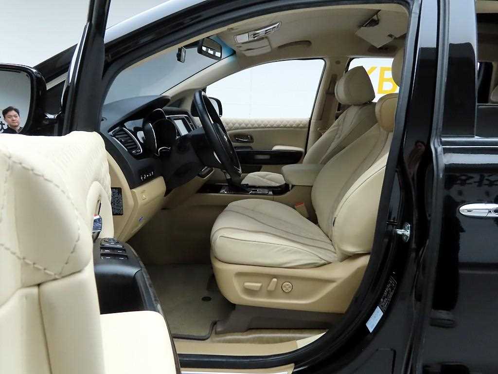 KIA Carnival - Vista 6