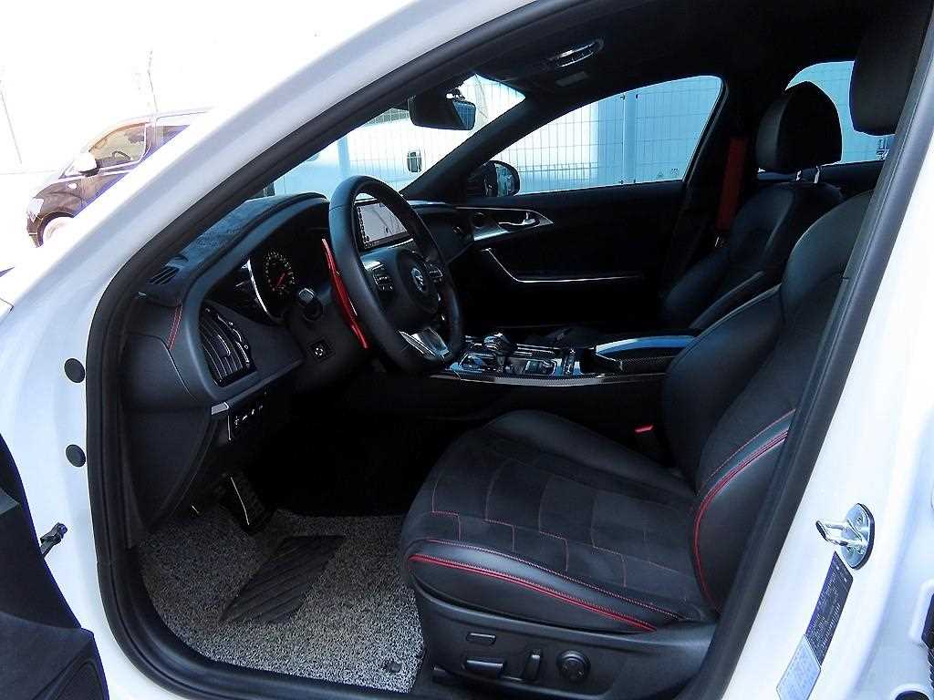 KIA Stinger - Vista 5