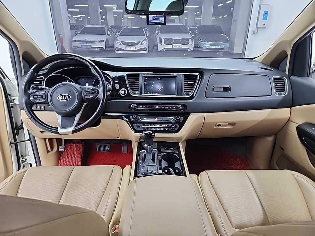 KIA Carnival - Vista 7