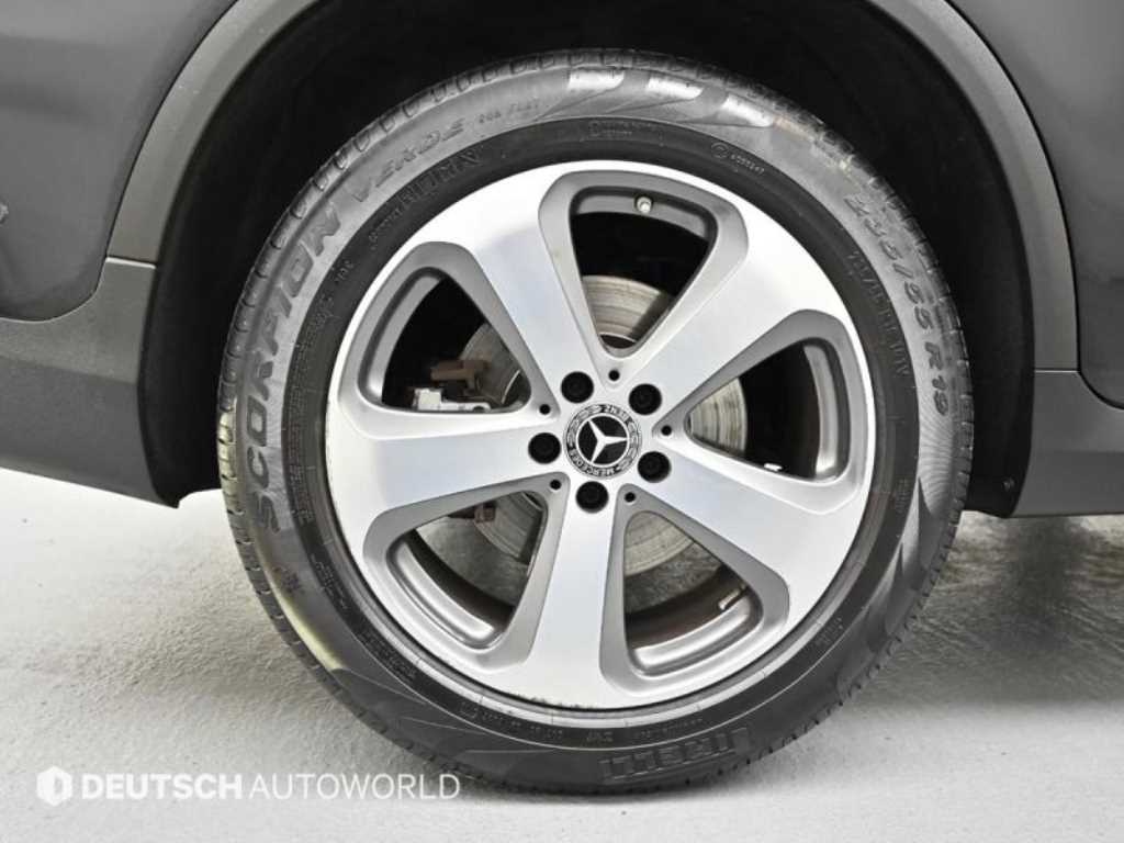 Mercedes Benz GLC Class - Vista 5