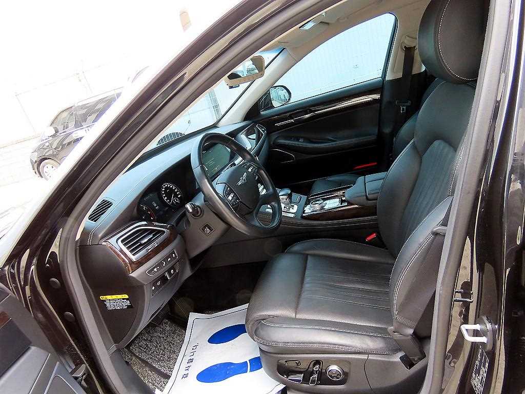 Genesis G90 - Vista 5