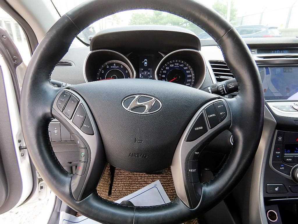 HYUNDAI Avante - Vista 8