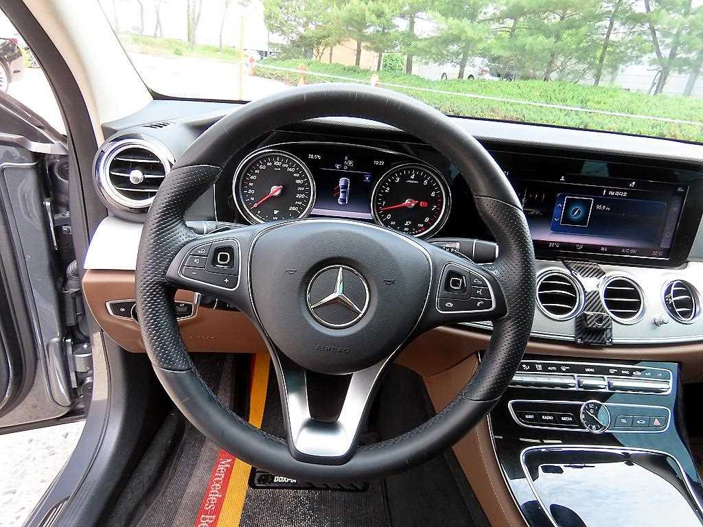 Mercedes Benz E class - Vista 8