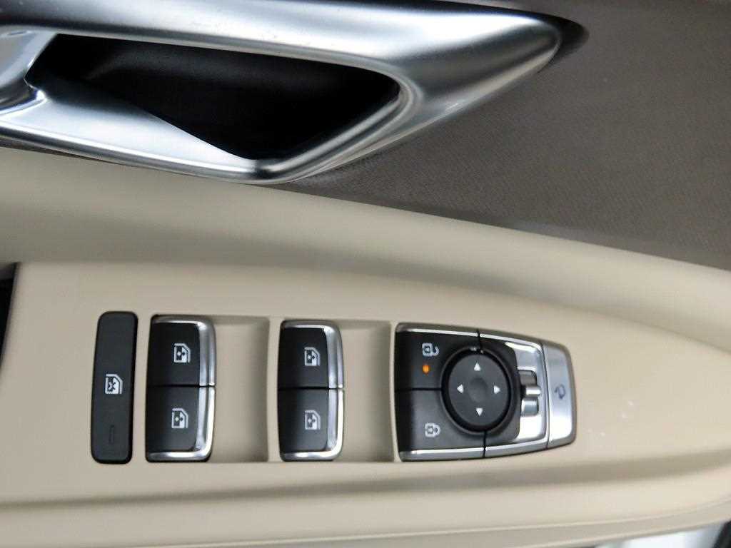KIA Carnival - Vista 11