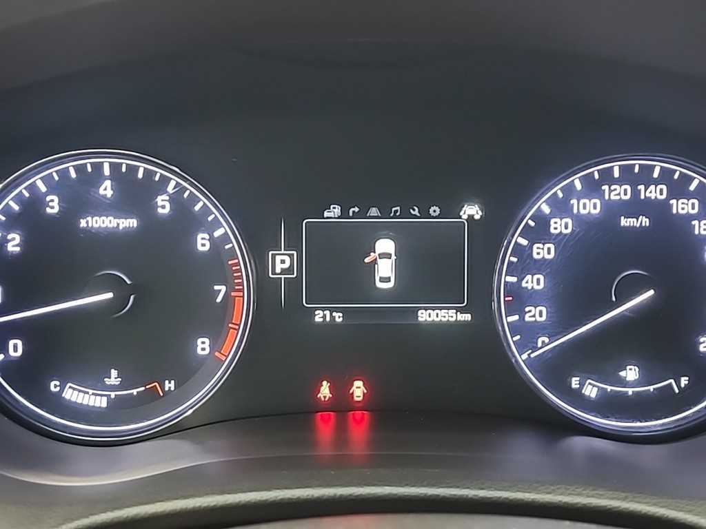 HYUNDAI Genesis - Vista 6