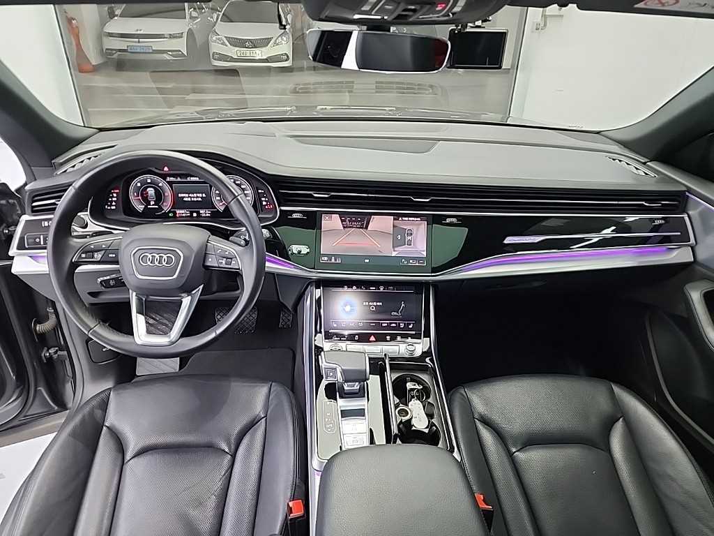 Audi Q8 - Vista 7