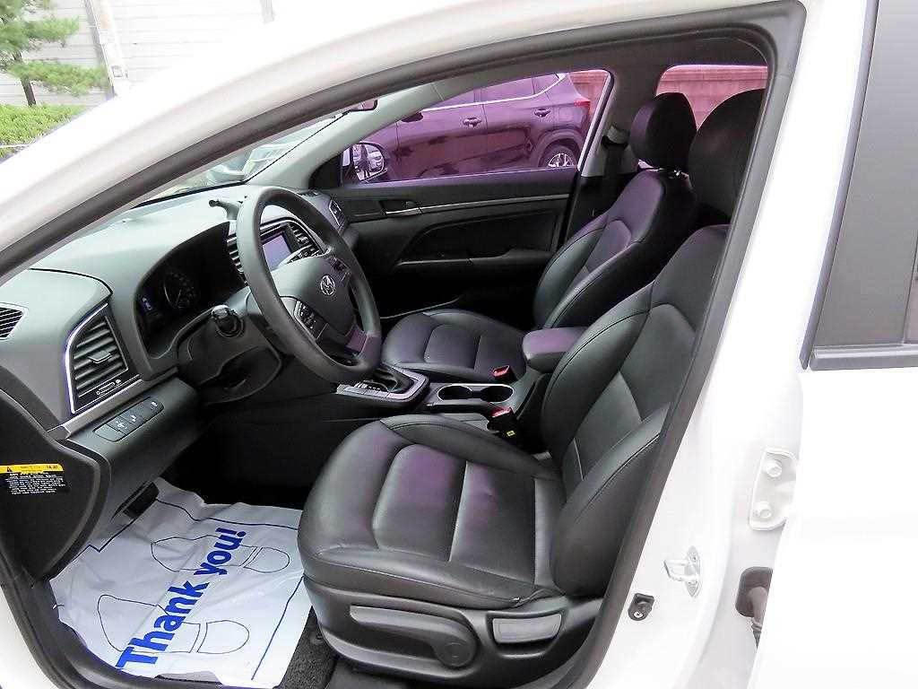HYUNDAI Avante - Vista 5