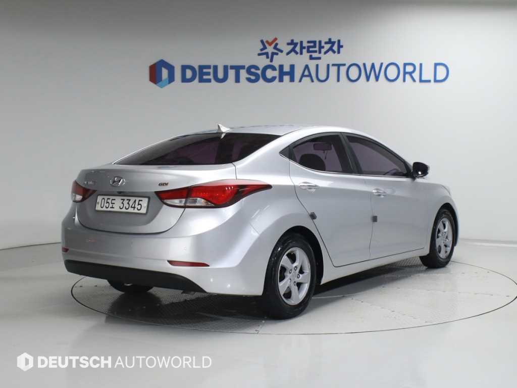 HYUNDAI Avante - Vista 2