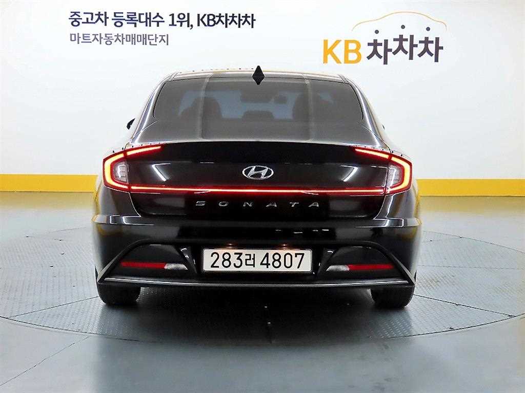 HYUNDAI Sonata - Vista 3