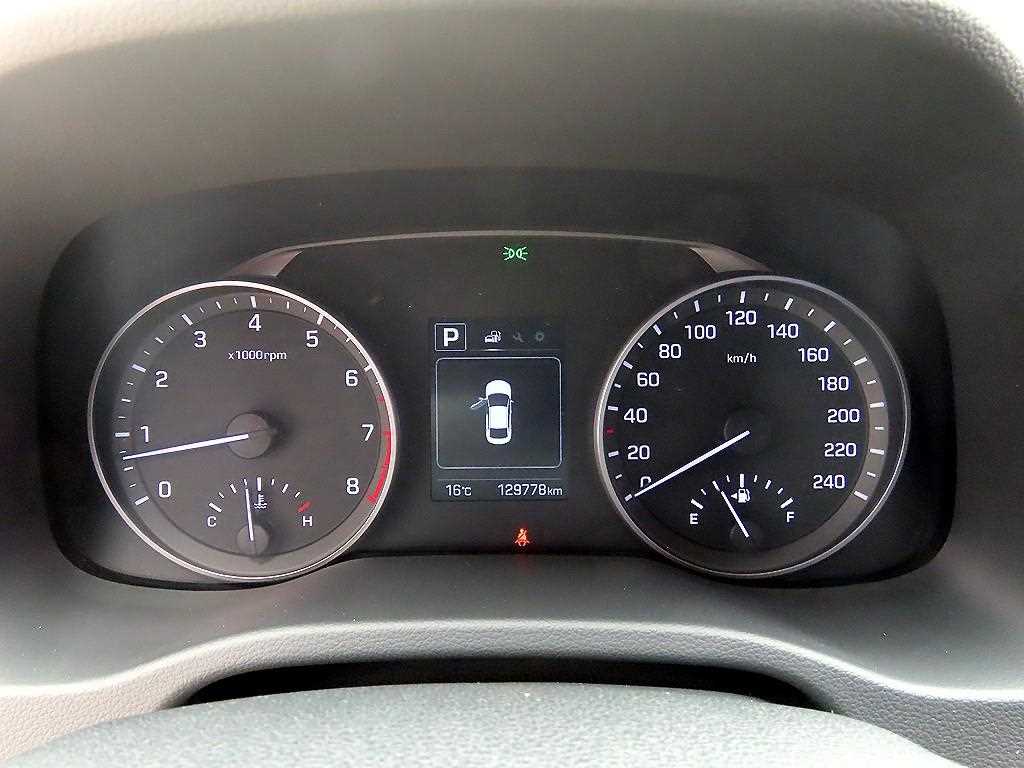 HYUNDAI Avante - Vista 9