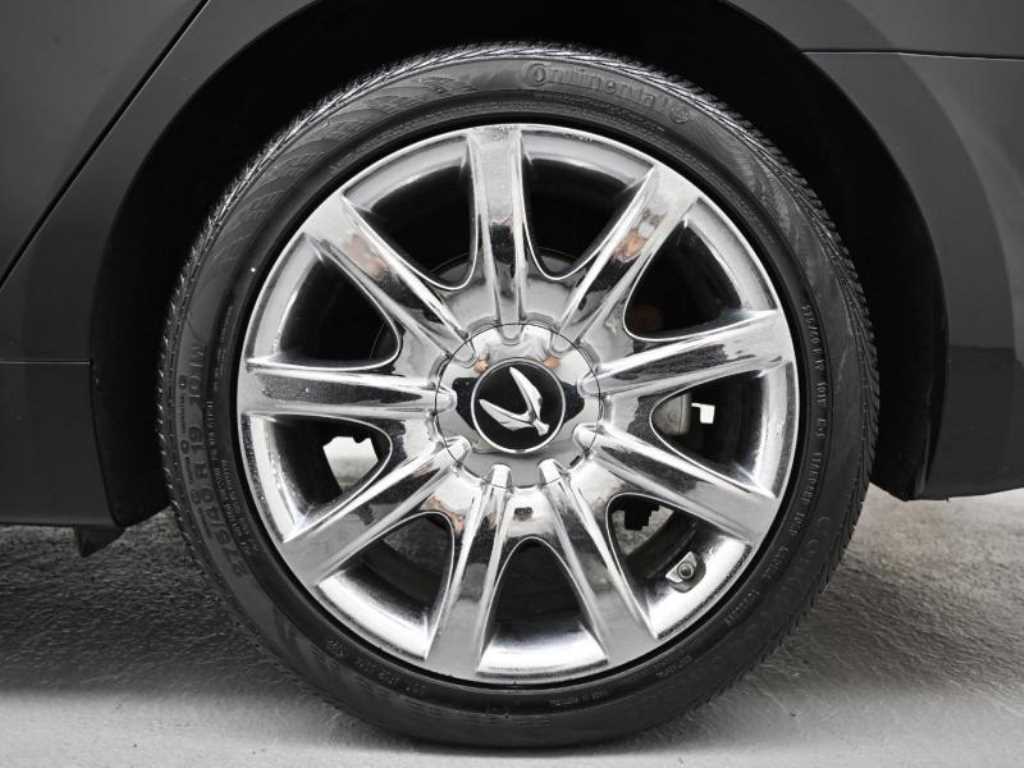 HYUNDAI Equus - Vista 5