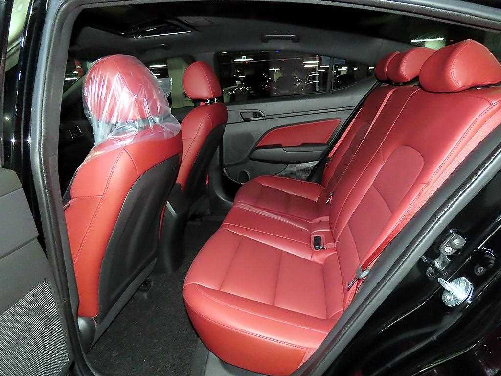 HYUNDAI Avante - Vista 7