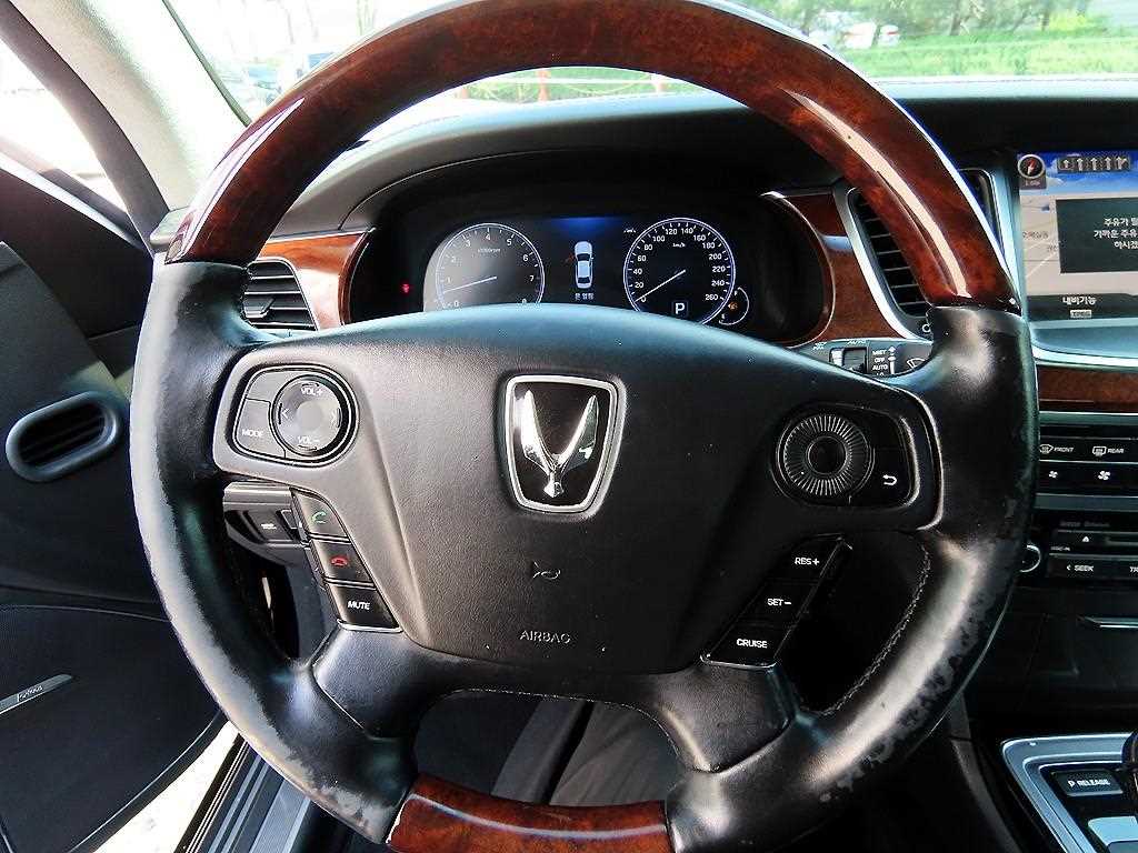 HYUNDAI Equus - Vista 8