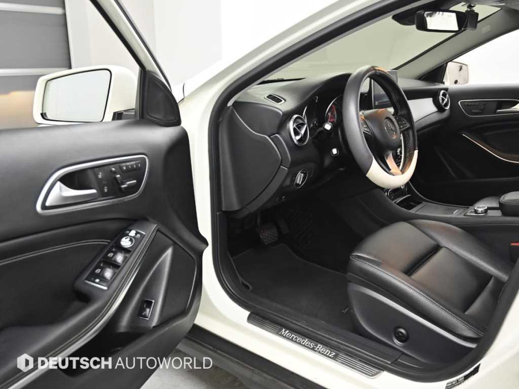 Mercedes Benz GLA Class - Vista 11