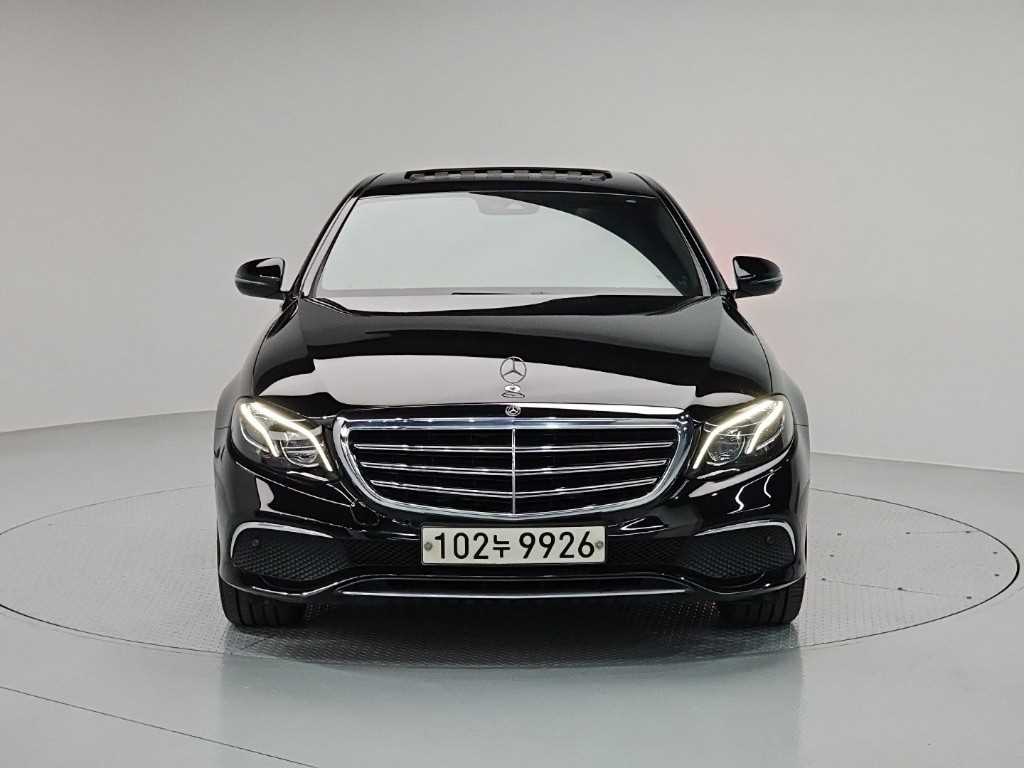 Mercedes Benz E class - Vista 2