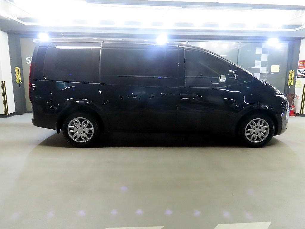 HYUNDAI Staria - Vista 3