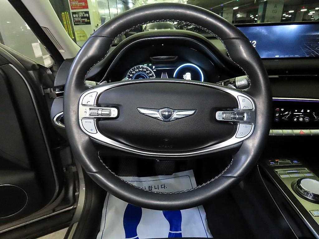 Genesis GV70 - Vista 8