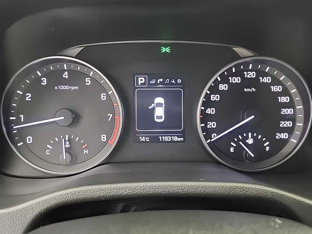 HYUNDAI Avante - Vista 6