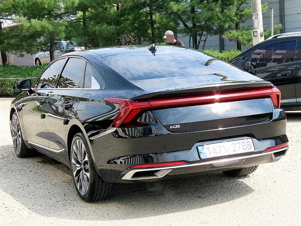 KIA K8 - Vista 3