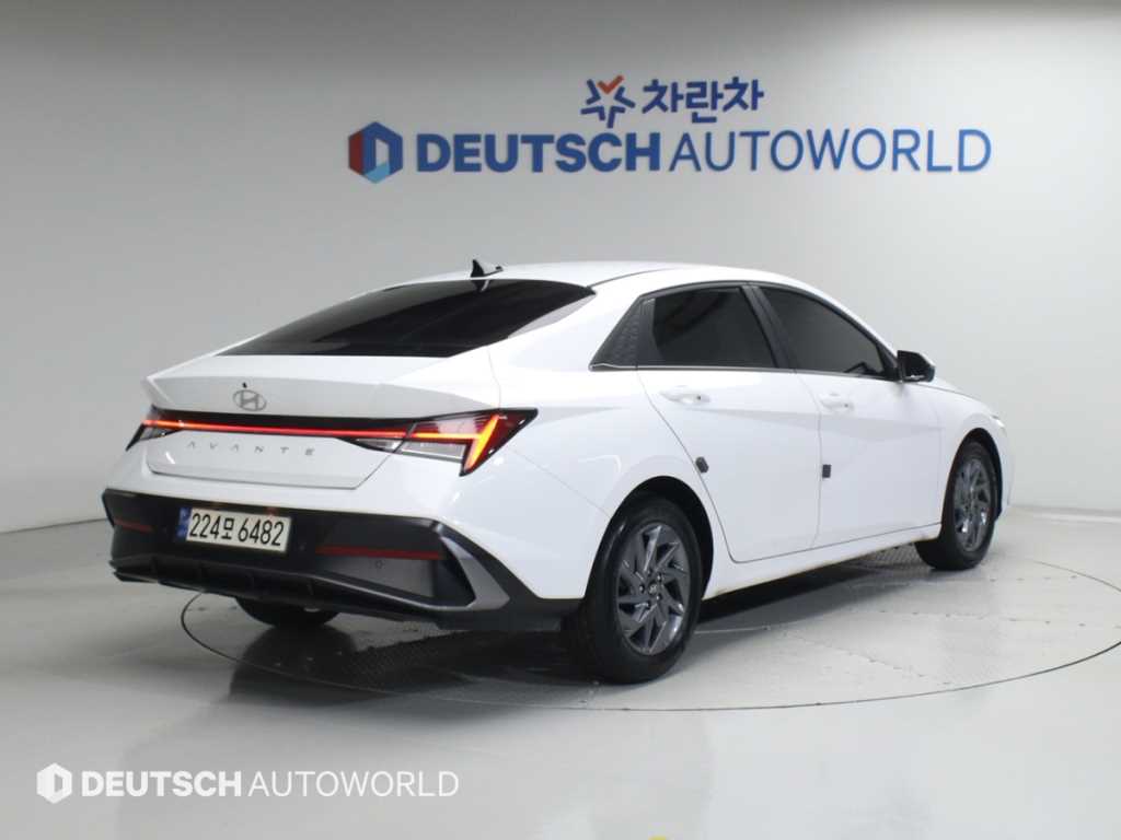 HYUNDAI Avante - Vista 2