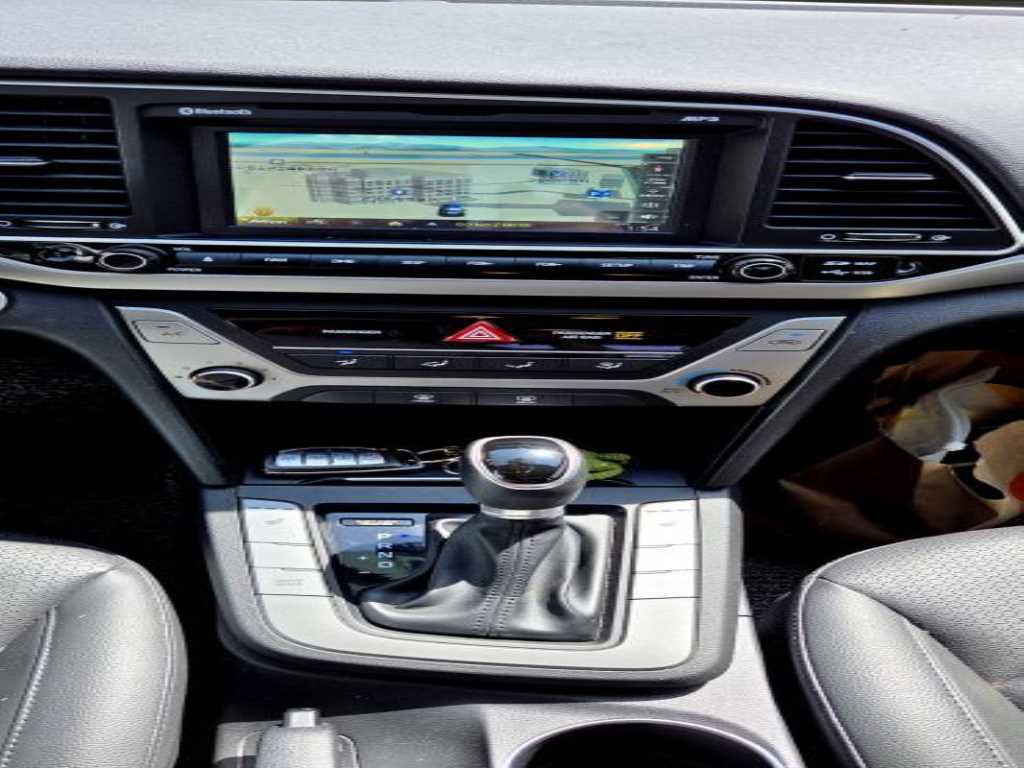 HYUNDAI Avante - Vista 6