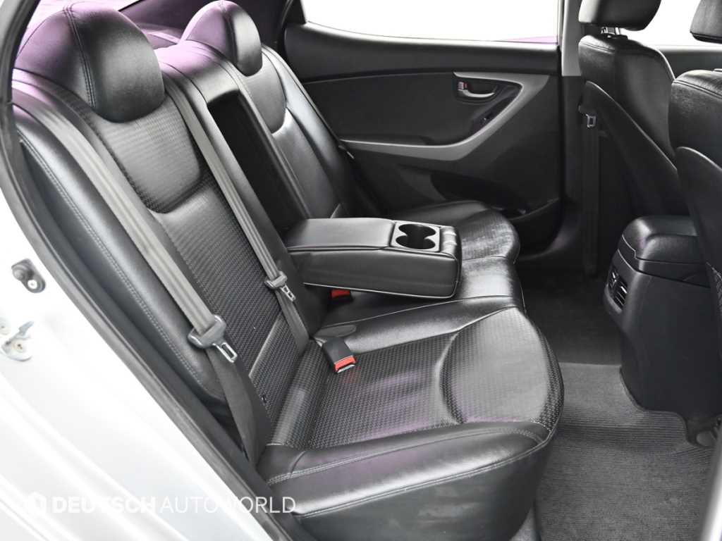 HYUNDAI Avante - Vista 12