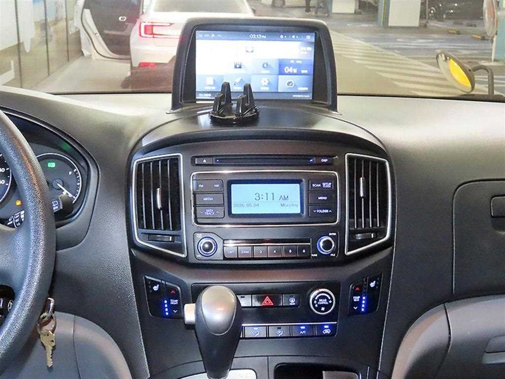 HYUNDAI Starex - Vista 11